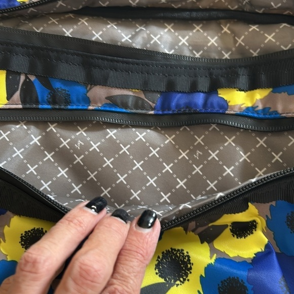 Lug Hippie Crossbody Bag - Picture 8 of 13